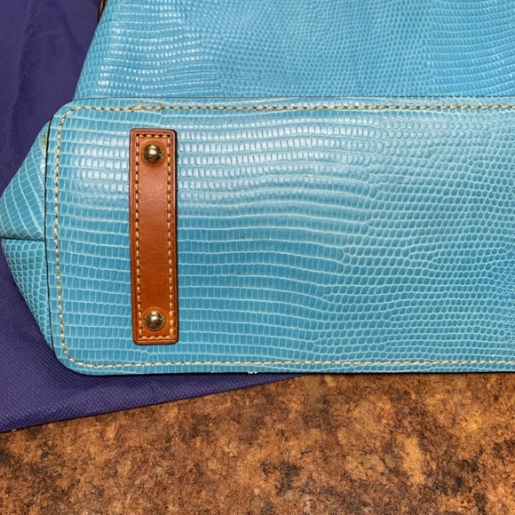 Dooney & Bourke Embossed Lizard Hobo EUC - Picture 6 of 7